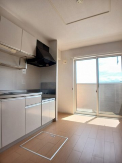 【内装】 明るい室内です