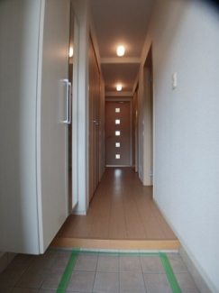 【玄関】 落ち着いた玄関です