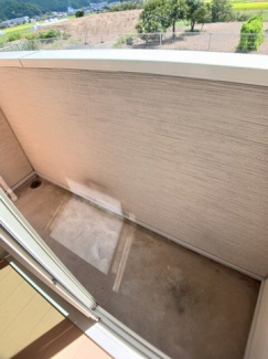 【バルコニー】 お洗濯にも便利なバルコニー付き