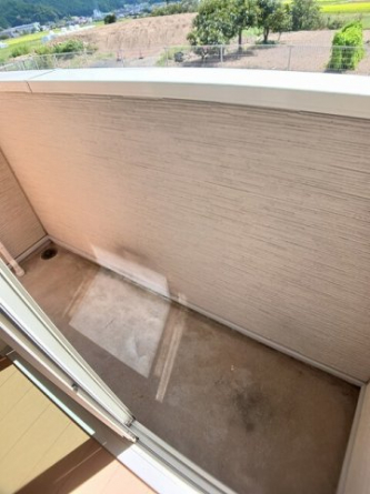 【バルコニー】 お洗濯にも便利なバルコニー付き