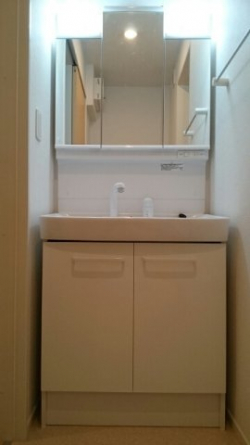 【洗面所】 忙しい朝には欠かせない洗面所です