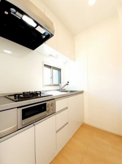 【キッチン】 コンパクトなキッチンで掃除もラクラク