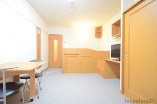 【居間・リビング】 備品や設備仕様は号室等により異なります現地をご確認下さい。