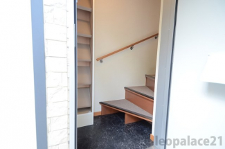 【玄関】 備品や設備仕様は号室等により異なります現地をご確認下さい。