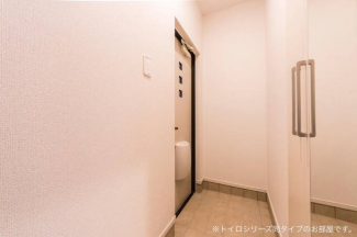 【玄関】 収納もある玄関です