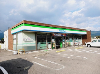 【周辺】 ファミリーマート東温南方店様まで600m