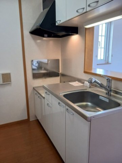 【キッチン】 コンパクトなキッチンで掃除もラクラク