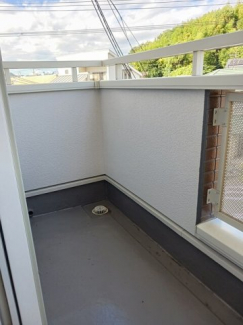 【バルコニー】 暖かな日差しのふりそそぐバルコニー