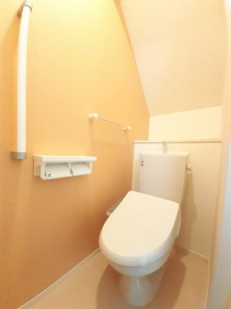 【トイレ】 ゆったりとした空間のトイレです