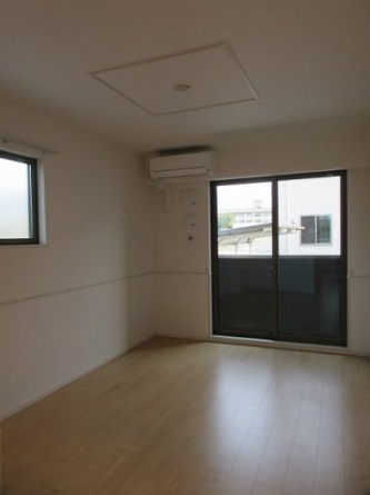 【居間・リビング】 ゆったりとした居間です