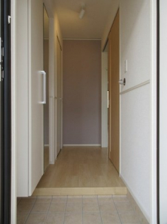 【玄関】 明るい玄関です