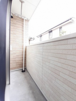 【バルコニー】 バルコニーからの眺めを楽しみながら食事をしませんか