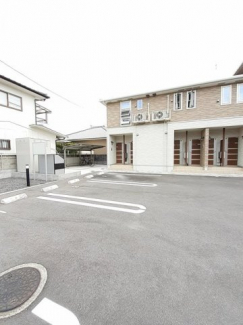 【駐車場】 駐車場完備です