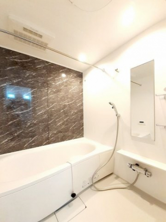 【風呂】 落ち着いた空間のお風呂です