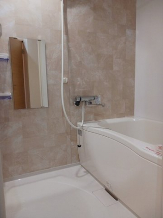 【風呂】 コンパクトで使いやすいお風呂です