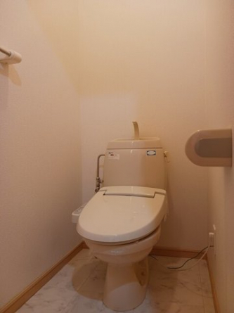 【トイレ】 清潔感のあるトイレです