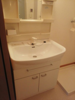 【洗面所】 スペースが確保できる洗面所です