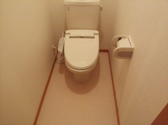 【トイレ】 コンパクトで使いやすいトイレです