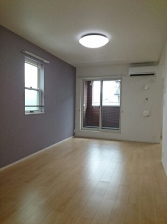 【居間・リビング】 ゆったりとしたリビングです