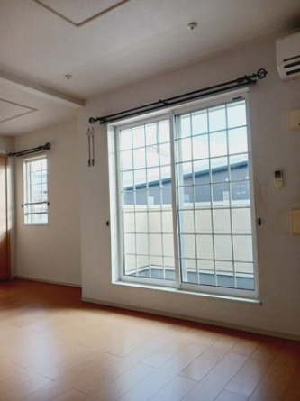 【内装】 明るい室内です