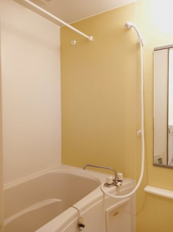 【風呂】 ゆったり過ごせるお風呂です