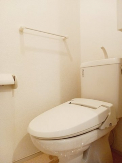 【トイレ】 コンパクトで使いやすいトイレです