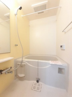 【風呂】 コンパクトで使いやすいお風呂です