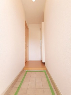 【玄関】 落ち着いた玄関です