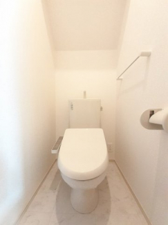 【トイレ】 コンパクトで使いやすいトイレです