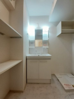 【洗面所】 スペースが確保できる洗面所です