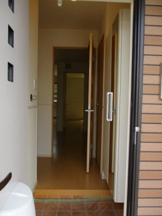 【玄関】 明るい玄関です