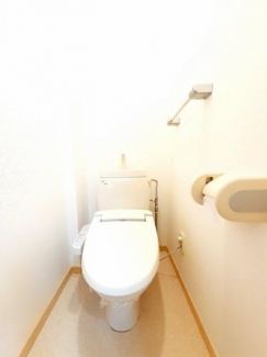 【トイレ】 コンパクトで使いやすいトイレです