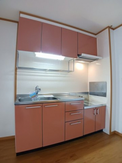 【キッチン】 コンパクトなキッチンで掃除もラクラク