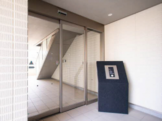 【エントランス】 自動ドアのオートロック!