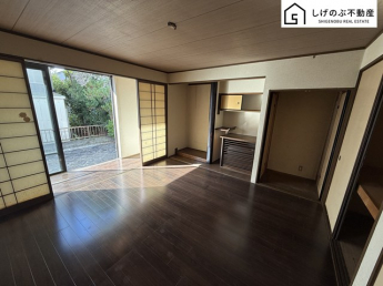 【内装】 全居室に収納を完備しておりますので、いつでもお部屋をすっきりとお使い頂けそうです。