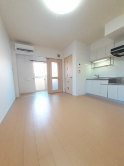 【内装】 明るい室内です