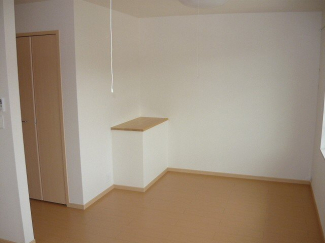 【居間・リビング】 ゆったり過ごせる居間です