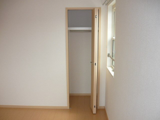 【内装】 明るい色調の室内です