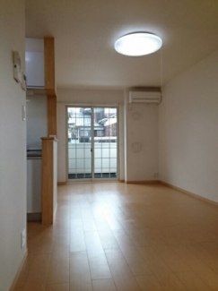 【居間・リビング】 こちらのリビングで趣味の時間をお楽しみください