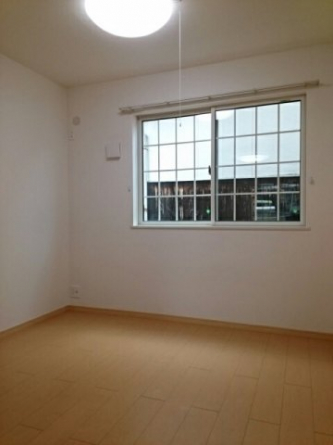 【内装】 明るい色調の室内です