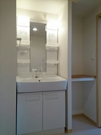 【洗面所】 コンパクトで使いやすい洗面所