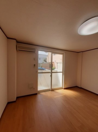 【内装】 内装は落ち着いています