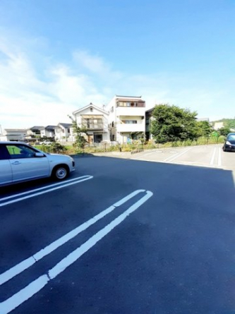 【駐車場】 駐車スペースもあります