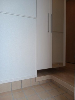 【玄関】 収納もある玄関です