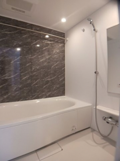 【風呂】 ゆったり過ごせるお風呂です