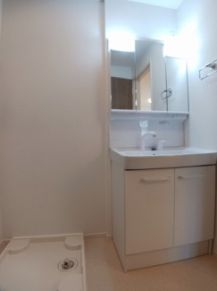 【洗面所】 コンパクトで使いやすい洗面所