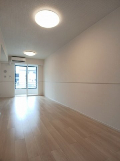 【内装】 内装は落ち着いています