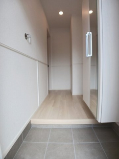 【玄関】 毎日通る玄関はこちらです