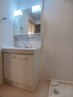 【洗面所】 忙しい朝には欠かせない洗面所です