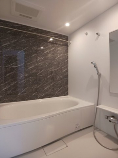 【風呂】 ゆったり過ごせるお風呂です